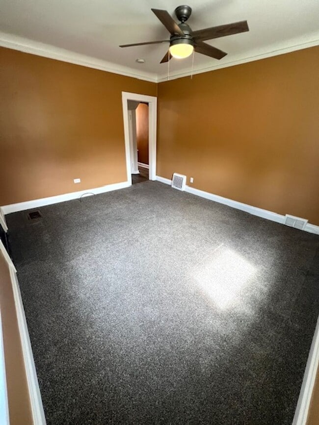 Foto del edificio - 402 N 38th Ave W