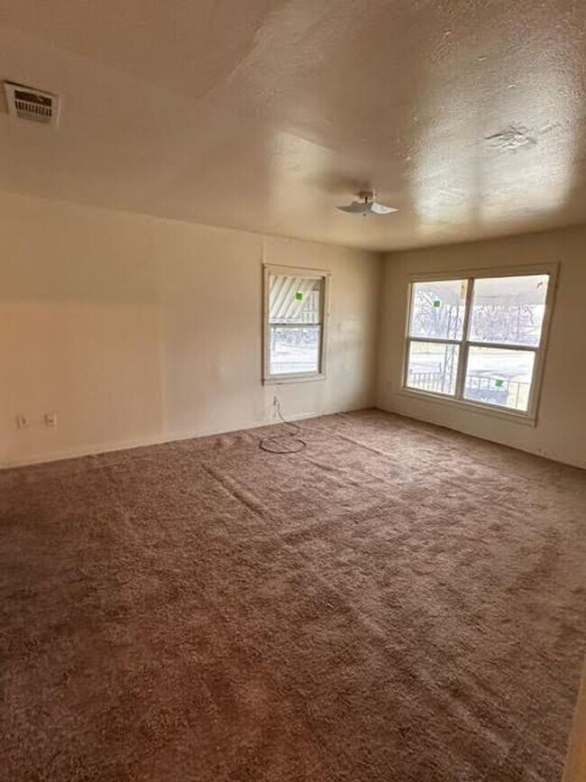 Foto del edificio - 2601 Burnett Ave