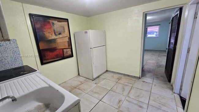 Foto del edificio - 701 Tamiami Canal Rd