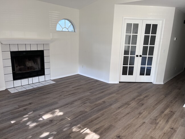 Building Photo - 1607 N Timberline Dr