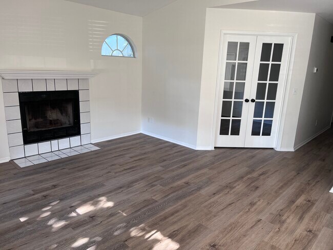 Foto del edificio - 1607 N Timberline Dr