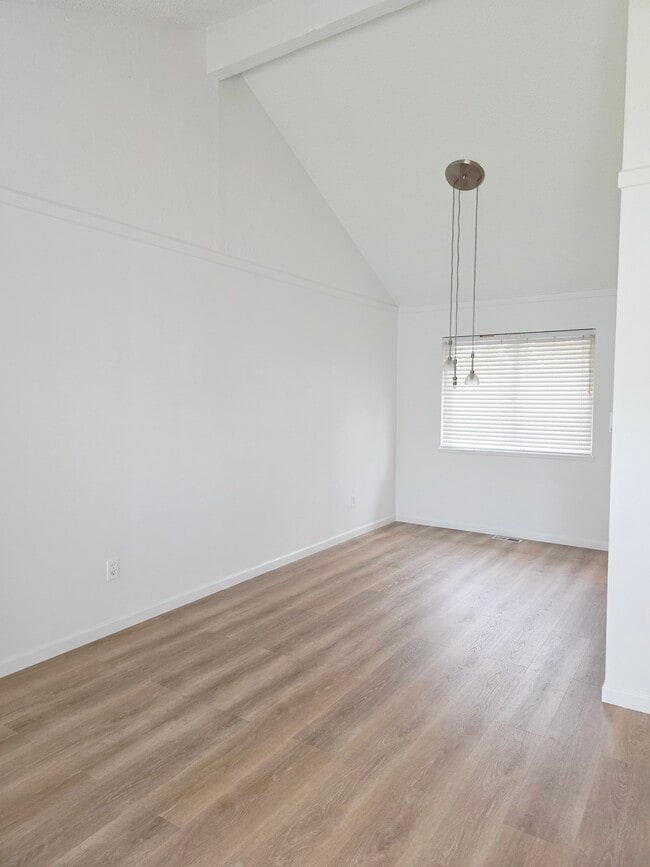 Building Photo - 5880 S Kingston Way