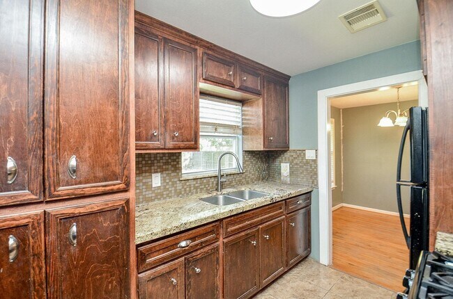 Foto del edificio - 7707 Scanlock St