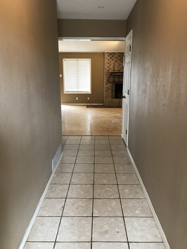 Foto del edificio - $500 off First Months Rent. Great house wi...