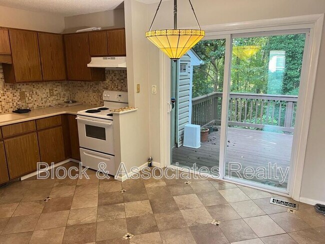 Building Photo - 5901 Suncreek Ct