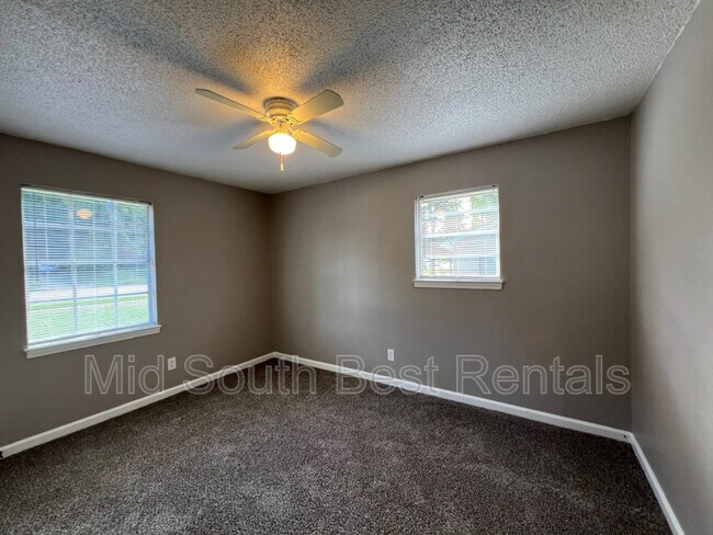 Building Photo - 530 E Shelby Dr
