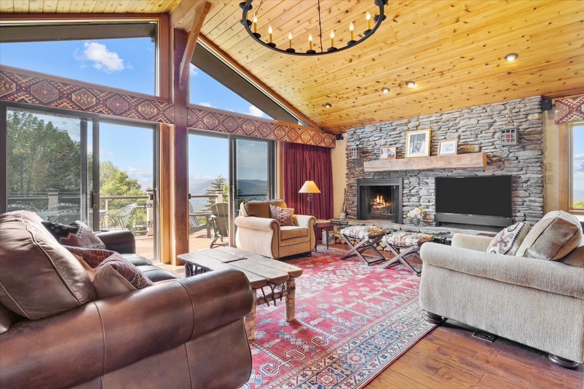 Primary Photo - 682 Ski Valley Rd