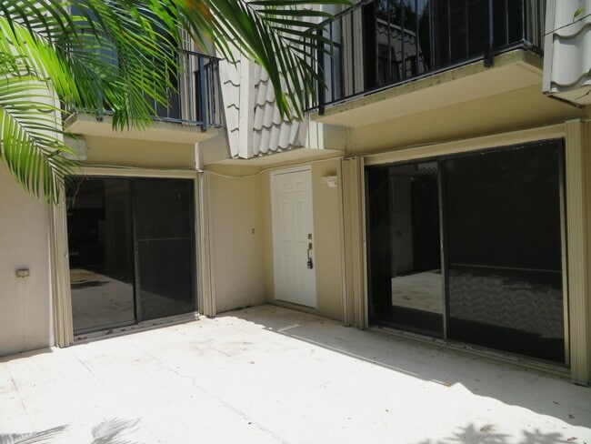Photo - 1700 Embassy Dr (West Palm Beach, FL) Apartment