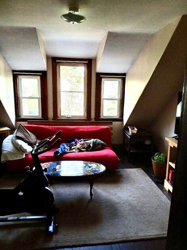 Street facing room (typically bedroom) - 22 Adelaide St