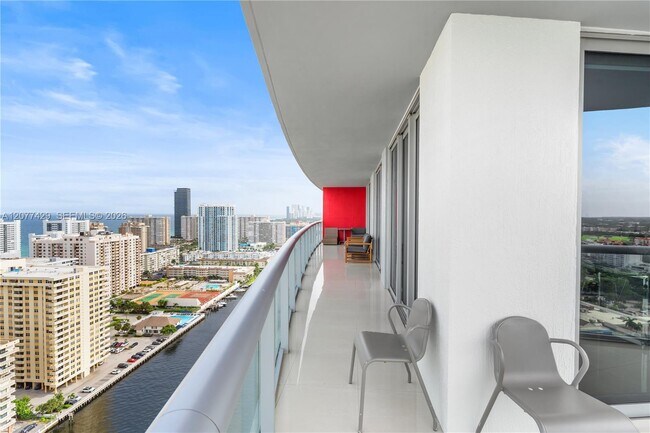 Building Photo - 2600 E Hallandale Beach Blvd