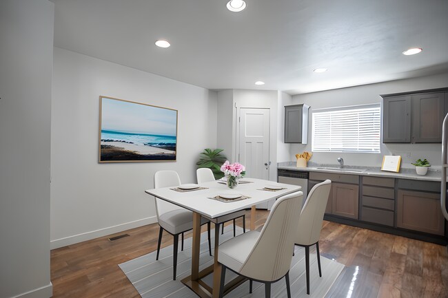 Building Photo - Gorgeous 3-Story Townhomes in Vineyard! Gr...