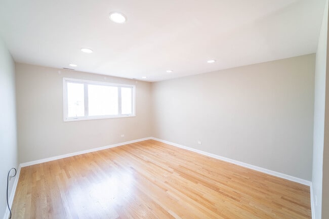 Foto del edificio - 8350 Kimball Ave