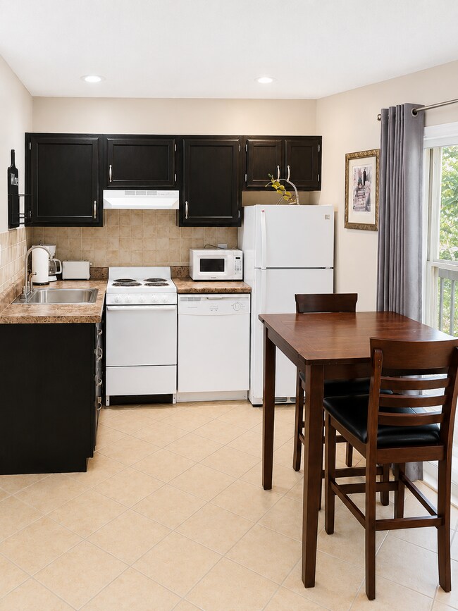 Building Photo - 9113 S Pointe Retreat Dr