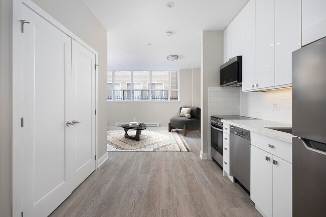 Photo du bâtiment - Blue Forest Apartments - 40 Tyndall Avenue