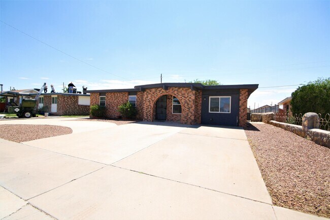 Building Photo - 8717 Cathedral Cir