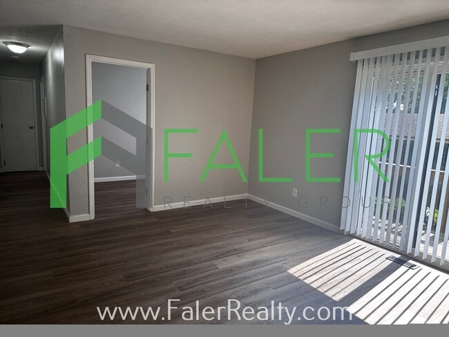 Building Photo - Update 2 bedroom condo - Move in ready!