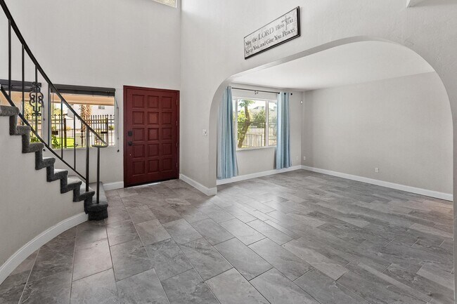 Building Photo - 8464 N 7th Ave