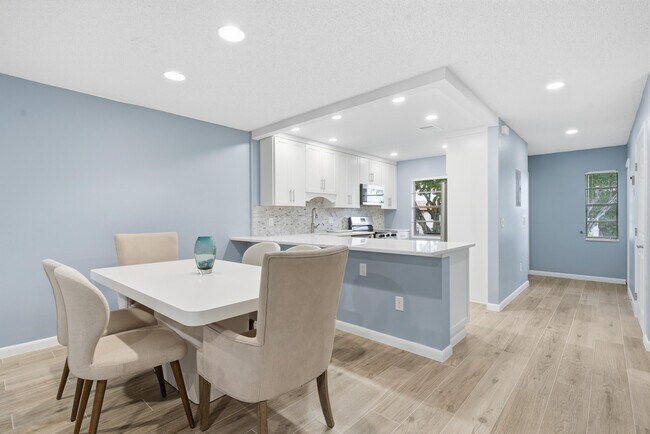 Foto del edificio - 9292 Vista Del Lago