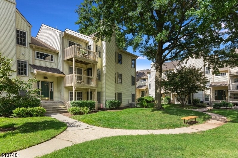 Foto principal - 15 Evergreen Dr