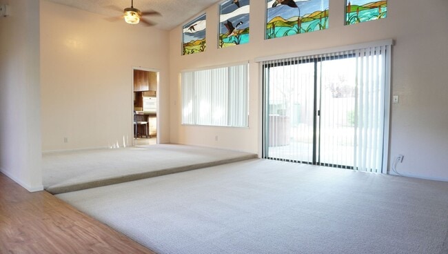 Building Photo - Single-Family Home in a Prime Location.