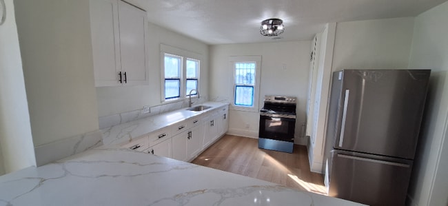 Building Photo - 507 W 59th Pl