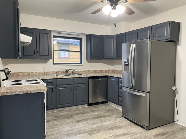 Kitchen - 813 N Birney St