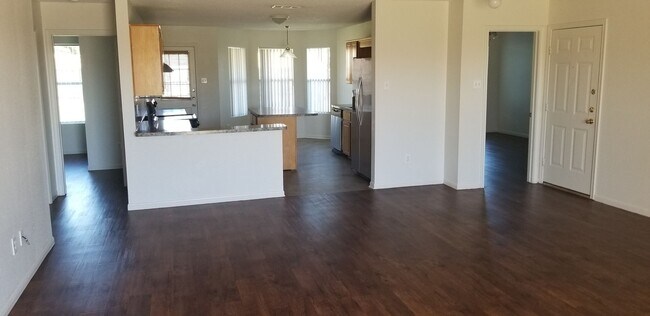 Foto del edificio - 4311 Janelle Dr