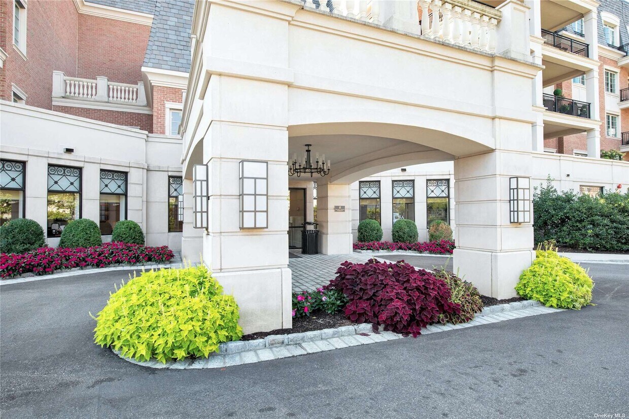 Foto principal - 3000 Royal Ct