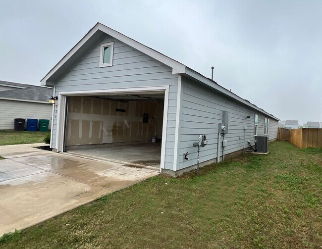 Building Photo - Charming 4BR House in San Antonio