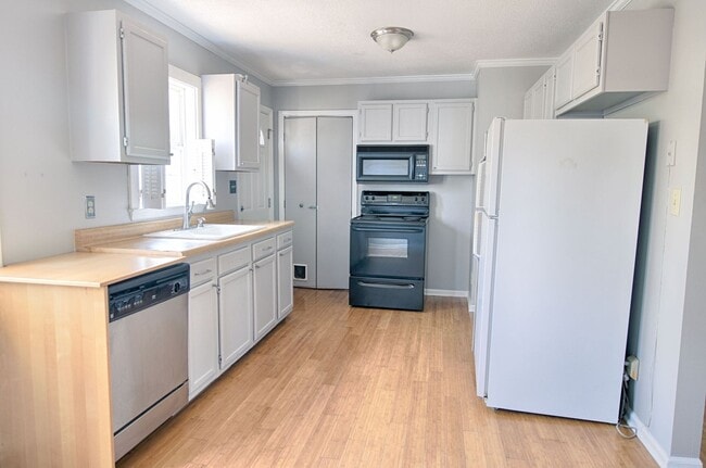 Building Photo - 3BR Home with Large Backyard in Carrboro! ...