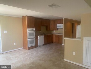 Building Photo - 8050 Settle Ct