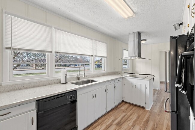 Foto del edificio - 4 Bed / 2 Bath House for Rent in Huntsville, AL 35802