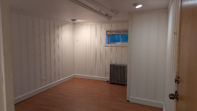 Building Photo - 1129 Dewey Ave