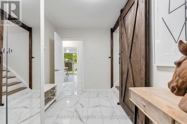 Photo du bâtiment - 1920 Truscott Dr