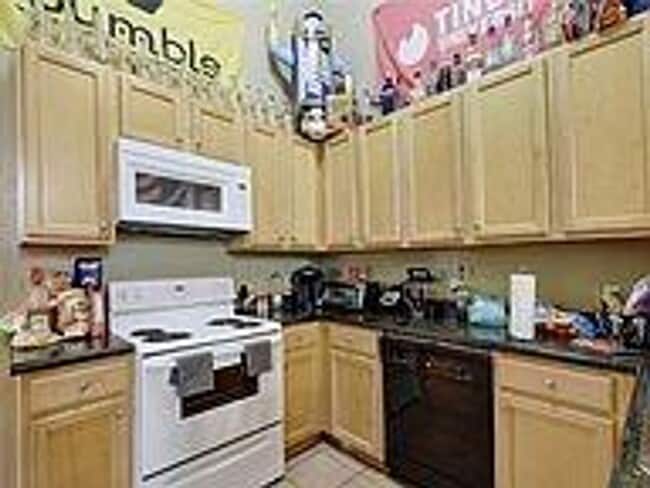 Foto del edificio - West Campus Condo Under $1000/Bedroom Walk...