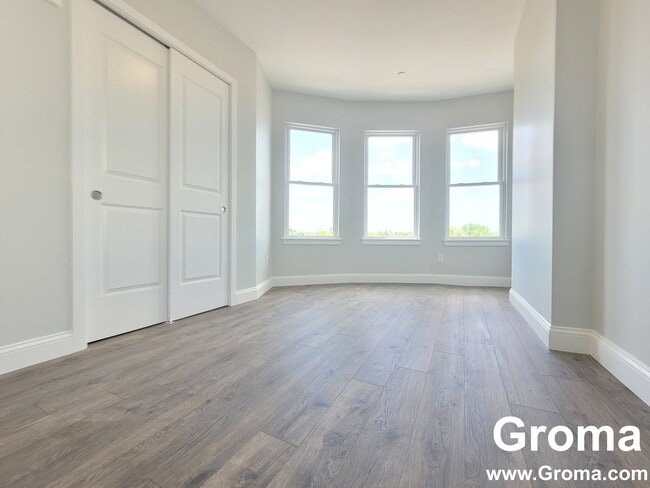 Building Photo - 334 Warren St