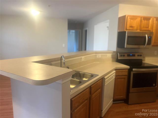 Foto del edificio - 9811 Campus Walk Ln