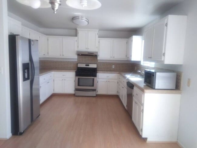 Foto del edificio - COMING SOON!Three Bedroom 2 Bath Available...