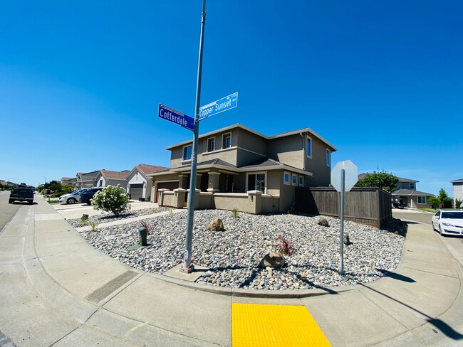 Building Photo - Gorgeous Corner Home