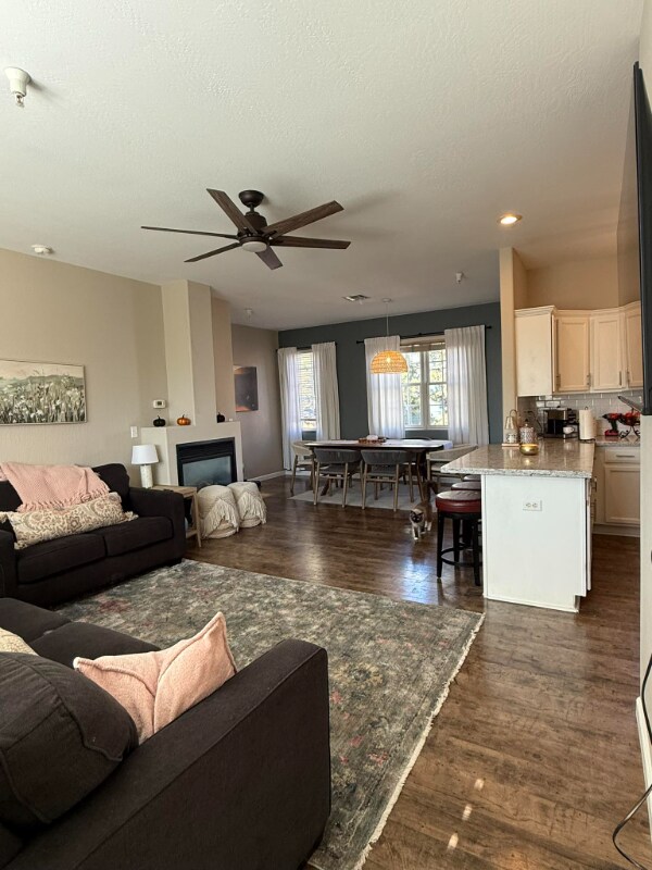 Foto del edificio - 2423 Perdido Way