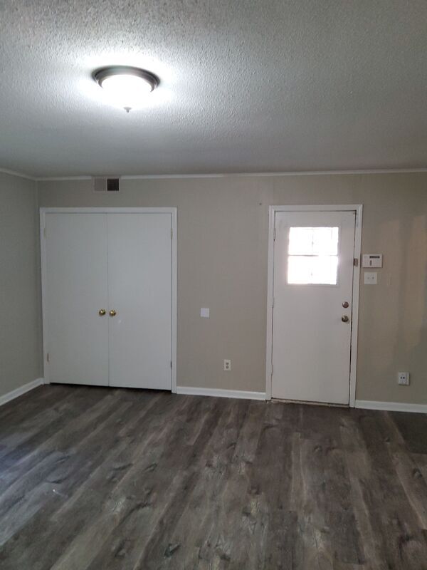 Building Photo - 3145 Briarwood Dr