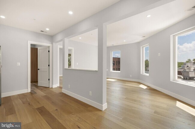 Foto del edificio - 3215 Mt Pleasant St NW