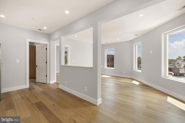 Building Photo - 3215 Mt Pleasant St NW