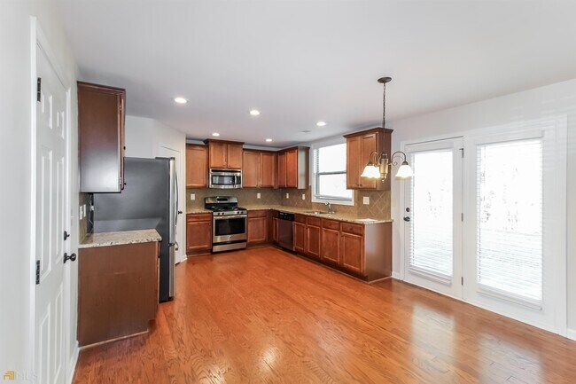 Building Photo - 1549 Station Ridge Dr SE