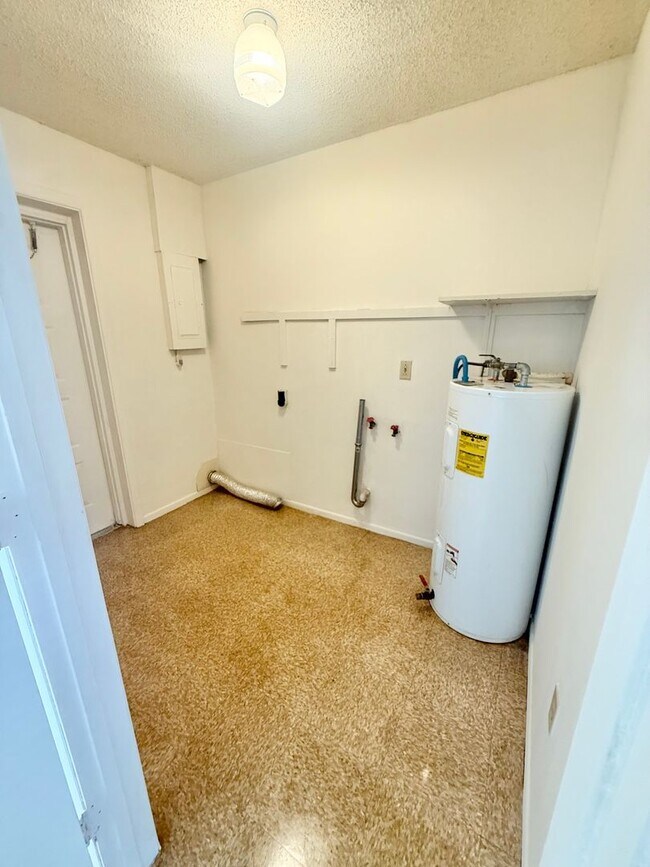 Building Photo - 2027/2029 Tennyson