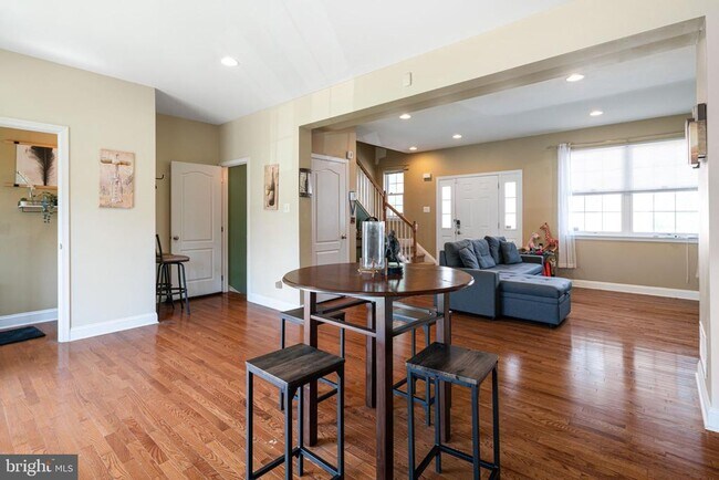 Building Photo - 656 N 8th St