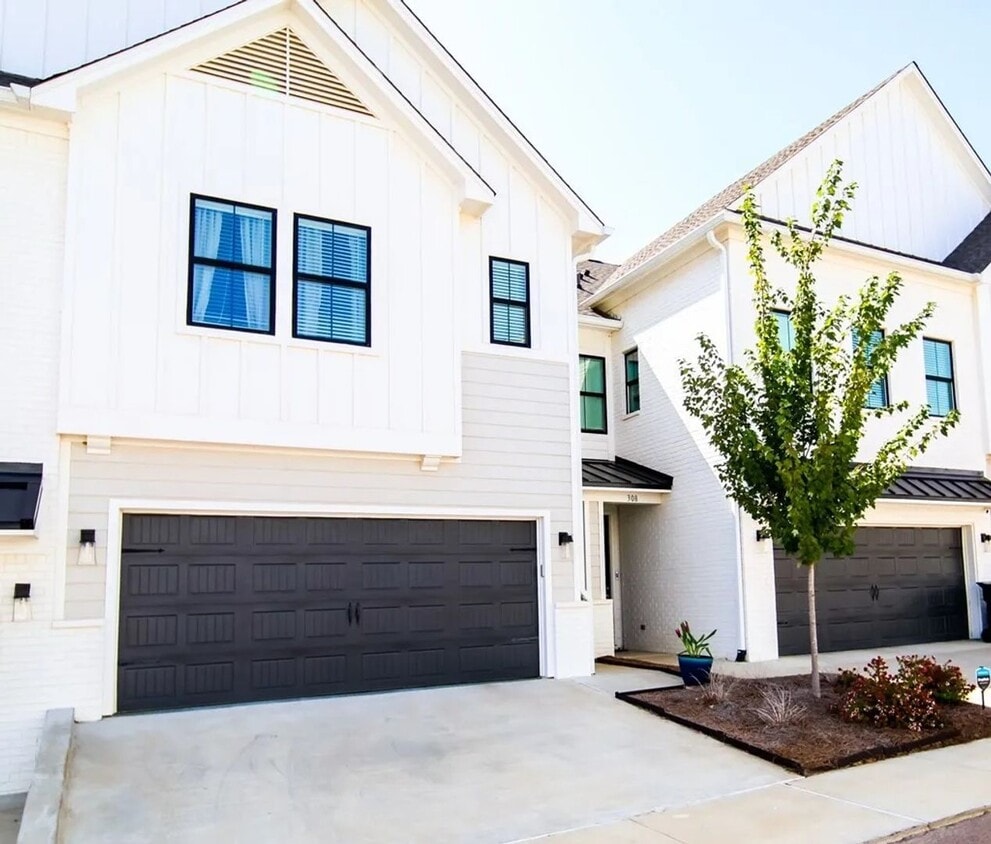Primary Photo - 3 Bedroom / 3.5 Bath at the Commons in Oxford