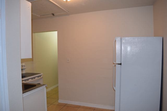 Building Photo - 1/1 Duplex