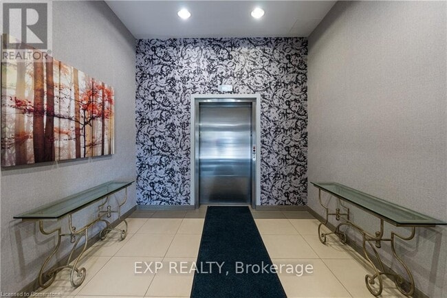 Photo du bâtiment - 427-427 Aberdeen Ave