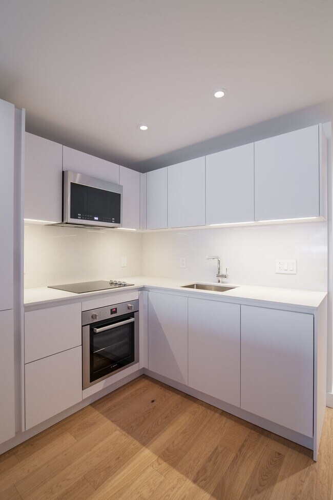 Building Photo - 3460 Rue Durocher